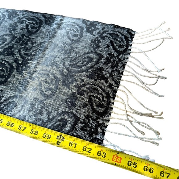 Steve Madden Gray Cream Black Ombre Paisley Scarf with Fringe NWT - Picture 6 of 6